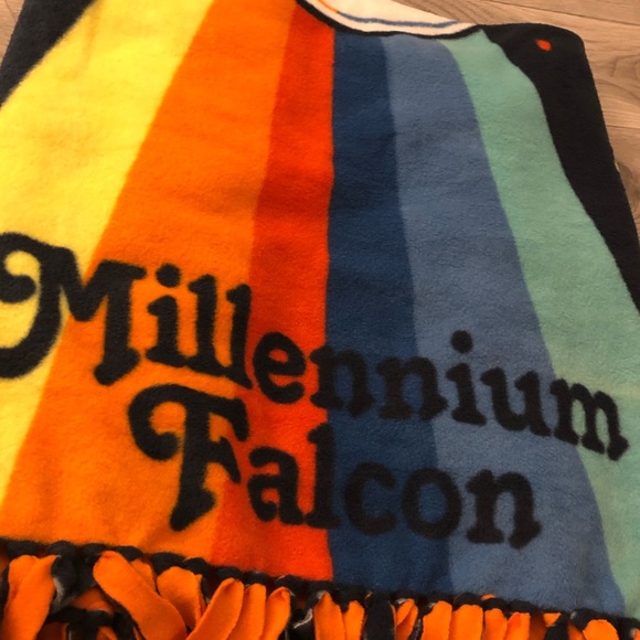 Millennium Falcon No Sew Blanket - Picture 4 of 5